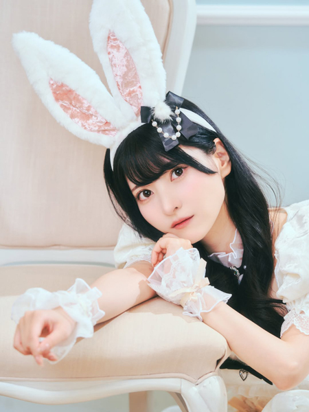 たまらない可愛さ…小鳥遊るい、ふわふわ質感が優勝すぎるうさぎコス姿を公開