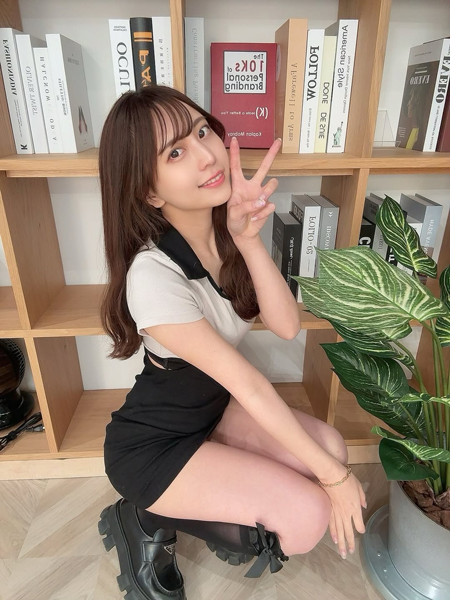 竹内星菜、美くびれチラ見せ！圧巻のボディフィットミニ丈コーデを披露！