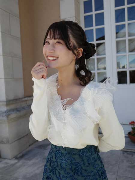 佐藤かれん、美デコルテチラ見せ！華トップスで魅せる主役感コーデ披露