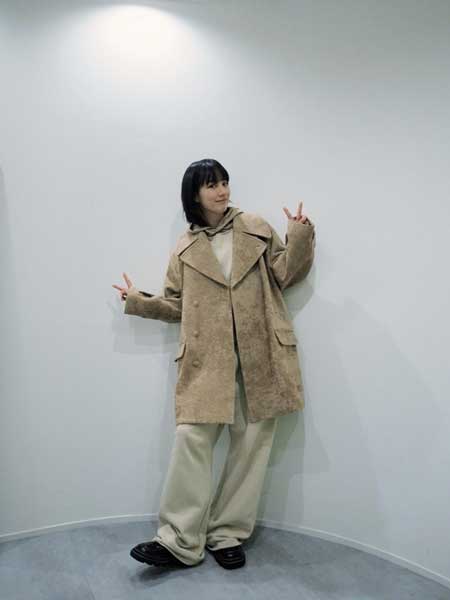 のん、大晦日番組で飯尾和樹と偶然リンクコーデ！喫茶店に合わせベージュコーデに身を包んだオフショに「素敵」「めっちゃ綺麗！！」「楽しみ過ぎる」「まぢ～オシャレ～」「笑顔かわいい」の声