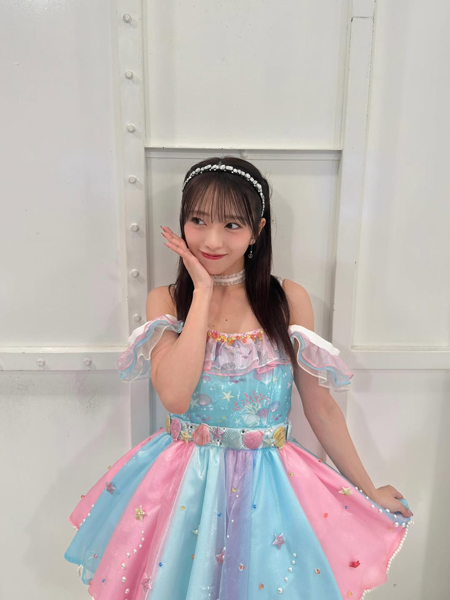 向井地 美音、パステルドレスが破壊力抜群！！夢かわ全開の魅力的な姿にファン歓喜の声