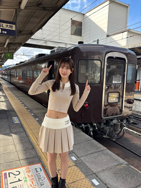 久木田帆乃夏、腹ちらコーデが刺さるたまらない抜群スタイル披露！