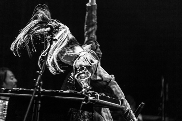 表現力と音楽性を拡大し続けてきたMay'n、その20周年の集大成が一夜に！『May'n Special Concert 2025「May'n Xmas -the Brightest-」』レポート