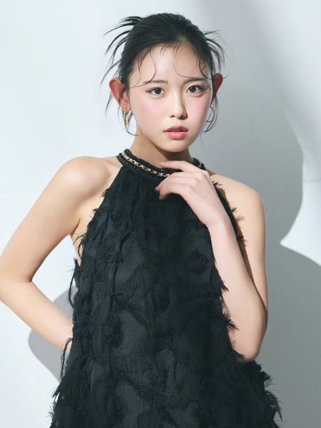 透明感バクハツ！大瀧沙羅、圧巻のスタイルをモードコーデで表現