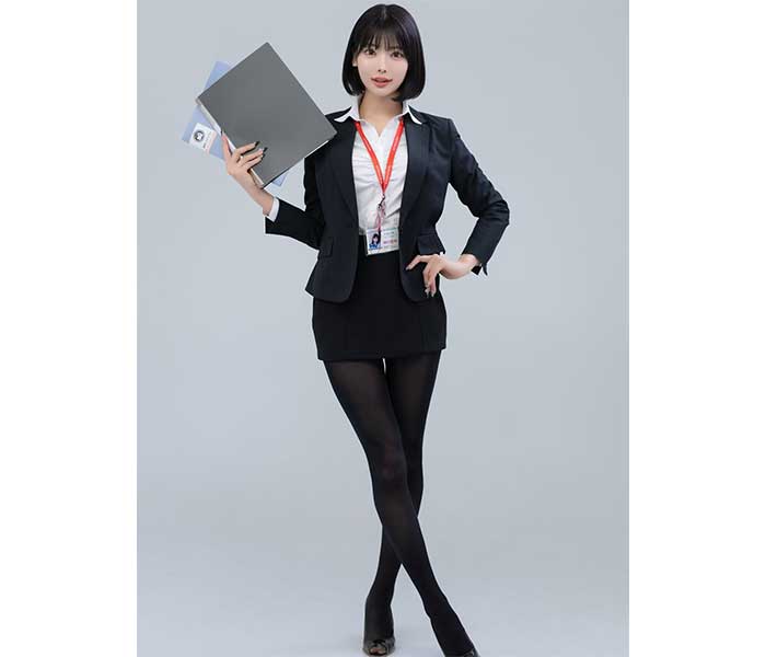 「黒タイツ脚がきれいでかわいいですね」「最高です！！」米倉みゆ、圧巻の美スタイル映えるオフィスコーデにファン悶絶！