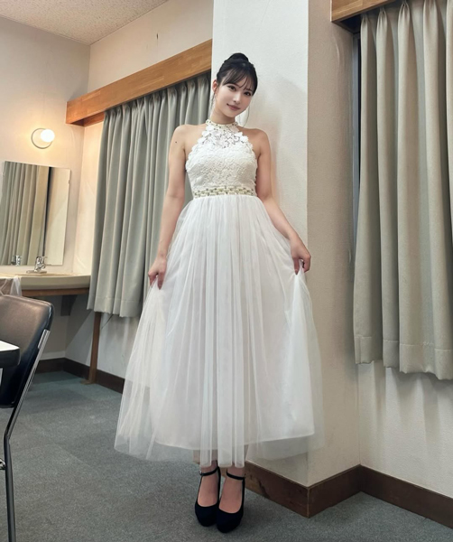 大野真依、華やかドレス姿にうっとり！気品あふれる全身ショットを公開