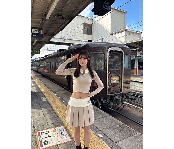 久木田帆乃夏、腹ちらコーデが刺さるたまらない抜群スタイル披露！