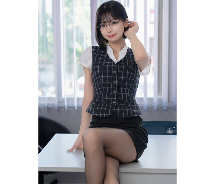 米倉みゆ、危険美ただよう色っぽOLスタイルでファン魅了！「スタイル良くて綺麗」