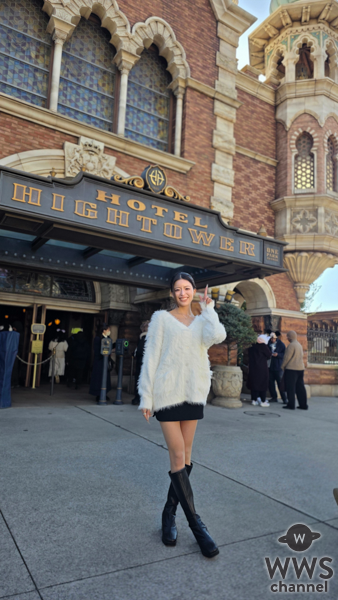 【写真特集】あすみん、東京ディズニーシー(R)に白と黒のコントラストが絶妙なミニ丈コーデで登場！タワー・オブ・テラー「アンリミテッド」を体験