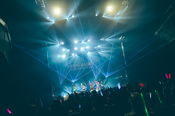 【ライブレポート】MOON RABBiTS、史上最大規模のワンマンライブでファン熱狂！＜MOON RABBiTS OneMan Live「-君との約束-」＞