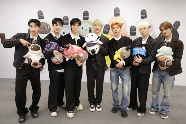 グローバル･ボーイズグループNEXZ、初のLIVE映像作品『NEXZ LIVE TOUR 2025 One Bite in 日本武道館』ジャケット写真解禁！！