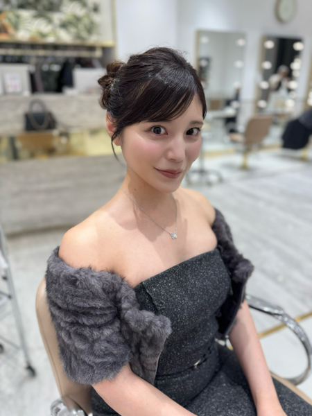 Reina+World、黒ドレスで色っぽ可愛く！！アップヘアで大人可愛さMAXのムード全開