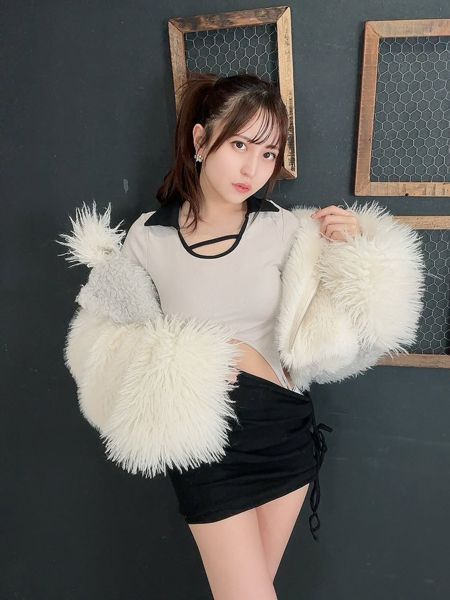 竹内星菜、美ウエストちらり！甘辛コーデに反響続出