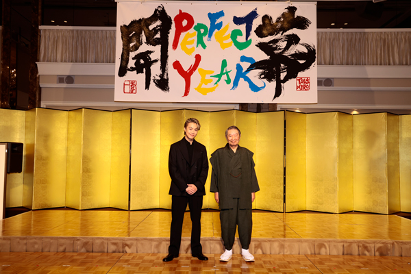 LDH「PERFECT YEAR 2026」開幕会見でEXILE TAKAHIRO×吉川壽一が書道共演　巨大作品を披露！