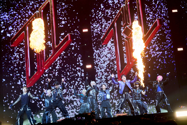 JO1が4年連続出演『GMO SONIC 2026』 SNSで話題のしまじろう曲カバーや、人気曲のEDMver.を含む全12曲で大ボリュームの迫力パフォーマンス！＜ライブレポート＞