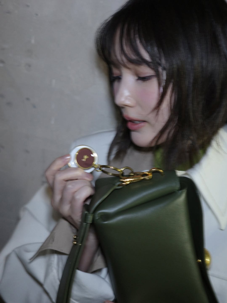 本田翼、異次元の生足脚線美にファン悶絶「やっぱスタイル良すぎ」「綺麗な脚」