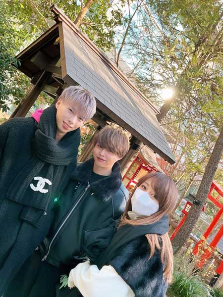 渡辺美奈代、家族そろって初詣へ　東京タワー前で家族記念ショット＆次男の前厄お祓いを見守る母の姿も「心配そうに見守っていました！」ファンから「初詣良いですね」「ご家族皆さまショット！最高に素敵です」「優しいスマイル」