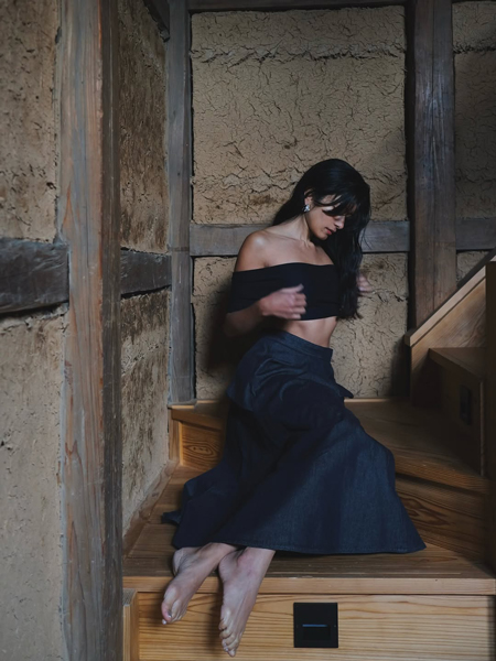 「本当に女神ですよ〜」ローラ、美肌あらわな大人モードスタイルでファン魅了！