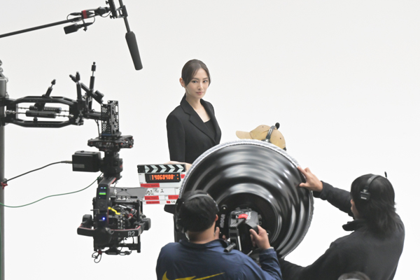 三菱重工新TVCM　北川景子出演　颯爽と歩く姿で暮らしを前に進めていくシナジーの力を表現する新CM！メイキング＆インタビュー公開