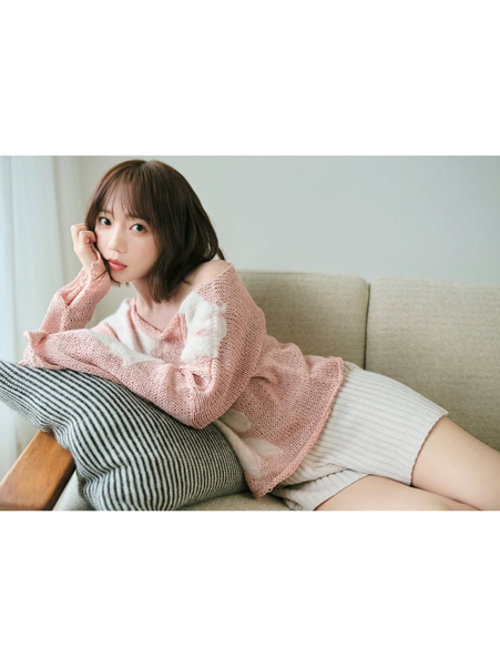 齊藤京子、美肌あらわなゆるっとコーデで抜群スタイルあらわに