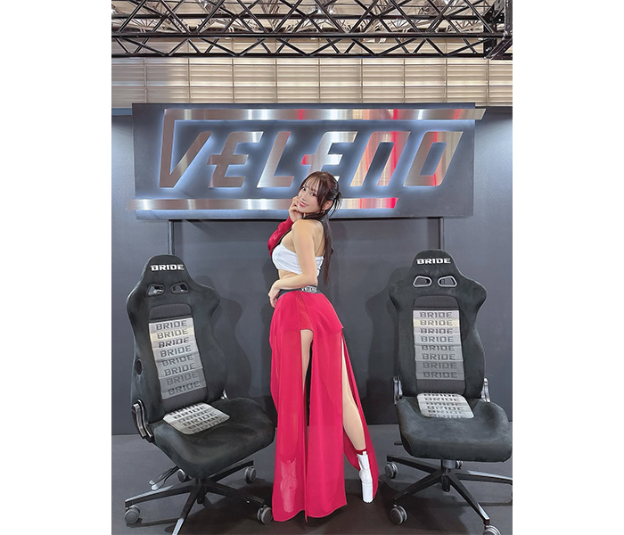 霧島聖子、ロングスリットで美脚スラリが際立つ姿にファン悶絶！