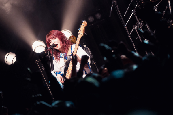 3人組ガールズロックバンドTRiDENT、全国ツアー「BLUE DAWN TOUR 25-26」ファイナル渋谷WWWX公演で500人が熱狂！全16曲で黎明を刻み、次章へ向けた無料ライブ開催を発表