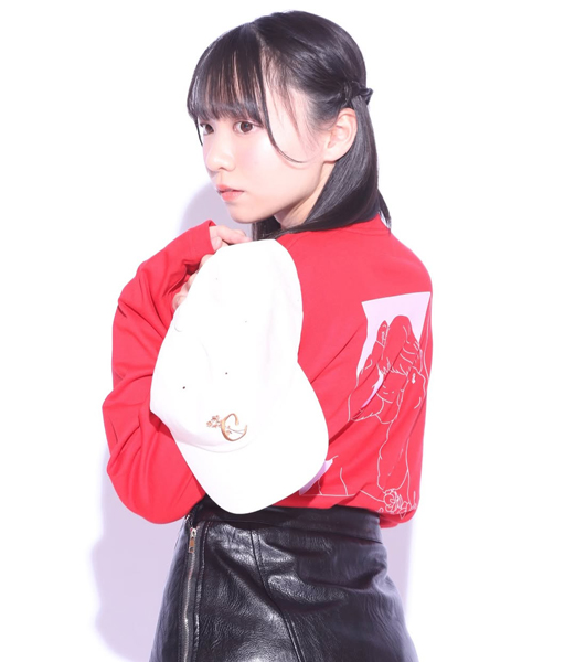 「天使すぎます」椿野ゆうこ、後ろ姿まで刺さる！！攻めの赤×黒コーデにファン悶絶