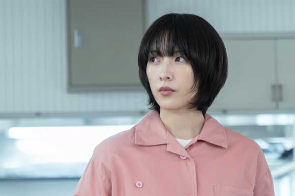 日本テレビ系1月期新日曜ドラマ『パンチドランク・ウーマン　−脱獄まであと××日−』登場人物紹介（1）知英・高橋努・尾碕真花・カルマが挑む拘置所に不穏な影を落とす4人の未決拘禁者