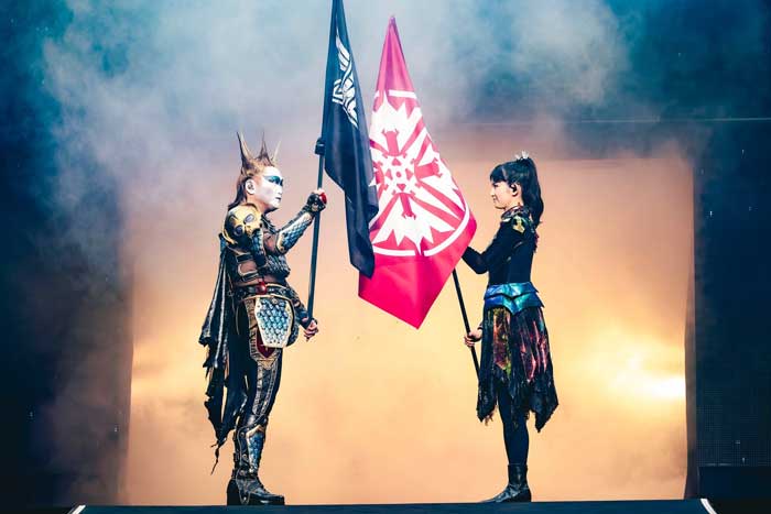 1/4WOWOWで放送大きな注目を集めた聖飢魔II VS BABYMETAL、HR/HM界の悪魔と神による奇跡のジョイントギグ。感動のフィナーレを迎えた2日目の模様をレポート