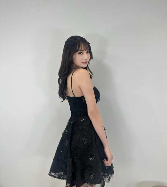 大野真依、ブラックドレスで大人ムード全開！大人かわいい姿に「真依ちゃん新年から綺麗だなぁ」の声