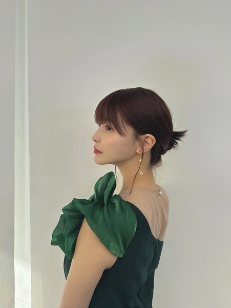 岸明日香、破壊力たまらない…シアーな衣装で魅力爆発！