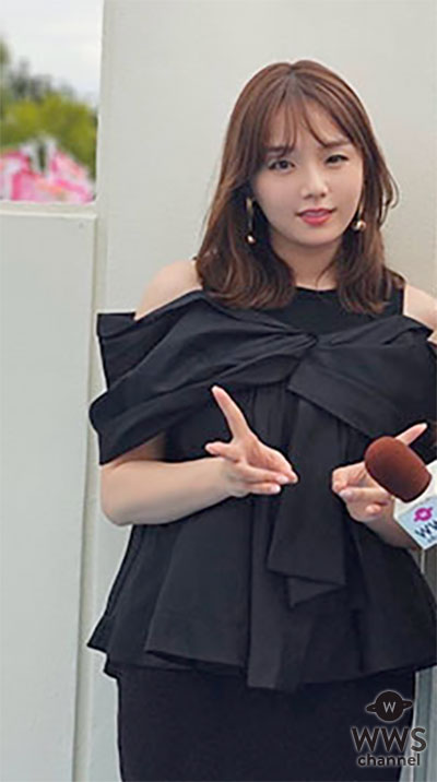 篠崎愛、シンプルニットで透明感が引き立つオフショにファン大興奮「めちゃめちゃ可愛い」