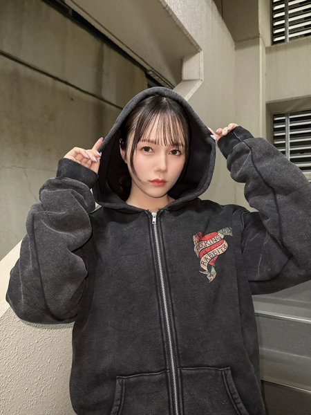 涼森れむ、ストリートコーデも最強ビジュ！ 今年はモデルとしての活躍にも期待。