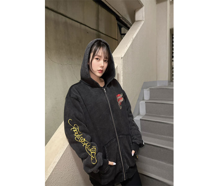 涼森れむ、ストリートコーデも最強ビジュ！ 今年はモデルとしての活躍にも期待。