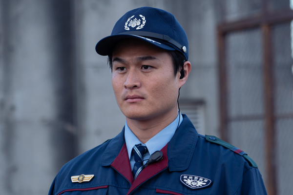 日本テレビ系1月期新日曜ドラマ『パンチドランク・ウーマン　−脱獄まであと××日−』登場人物紹介（4）個性派キャストが物語をかき回す――団長安田（安田大サーカス）×高岸宏行（ティモンディ）拘置所の裏と表を担う2人の存在感