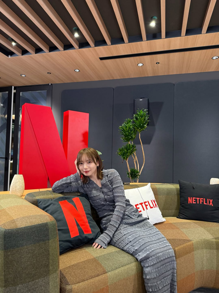 齊藤京子、グレータイトで抜群スタイルが際立つ曲線美コーデを披露！