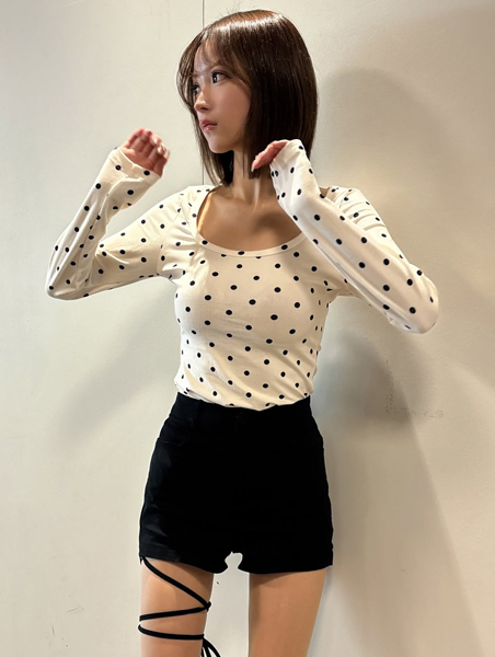 ロングブーツで脚線美が際立つ！聖菜の抜群スタイルに反響続出