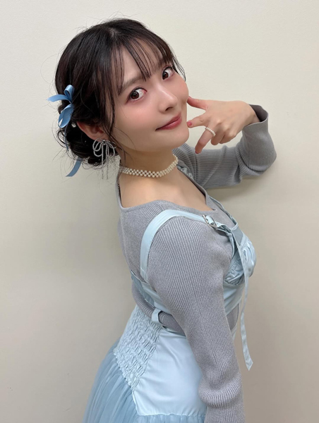 上坂すみれ、淡ブルー×チュールが刺さる！可憐さ全開の破壊力抜群コーデで美肌チラリ