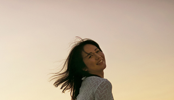 グラビアレジェンド・磯山さやか大反響のデビュー25周年写真集「余韻」が重版決定！