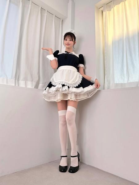 松本みいな、圧倒的美脚ほこるメイドコスプレ姿を披露！