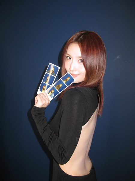 TWICE・モモ、曲線美際立つ大胆バックレスドレス姿にファン「めっちゃビーナスやーん」