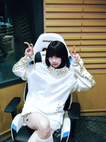 あの、色白美肌かがやくオールホワイトコーデを披露