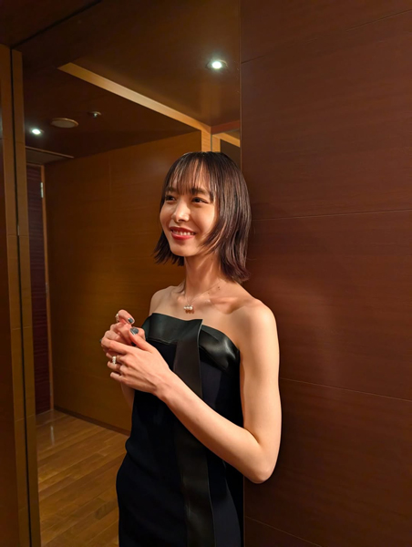 井桁弘恵、黒ドレスをさらりと着こなしファン魅了