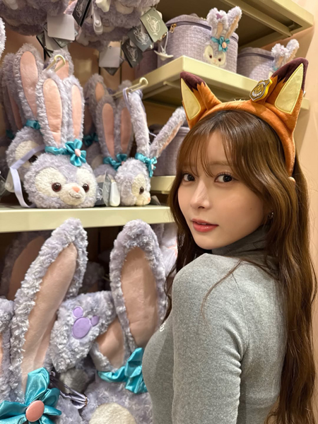 松川星、キツネ耳が反則級のカジュアルコーデで圧倒的美スタイルを披露