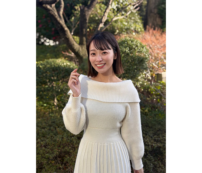 今井春花、清楚な白ニットオフショルコーデでファン魅了！