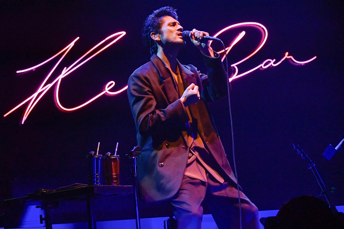 デビュー30周年を迎えた平井堅の最新ツアー「Ken‘s Bar」から東京公演をWOWOWで放送・配信！過去の名ライブとあわせて4カ月連続で特集！