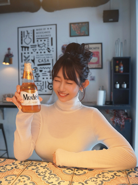 堀江聖夏、お団子ニット×シンプルトップスで際立つ美貌！バルトへの旅行を報告