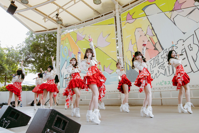 Juice=Juice『盛れ！ミ・アモーレ』で会場一体に！幕張イオンでコール炸裂、特別版リリイベが怒涛の展開