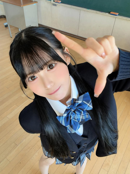 「言う事聞けんの?」立花ことり、挑発的なまなざしが刺さる制服カットを公開!