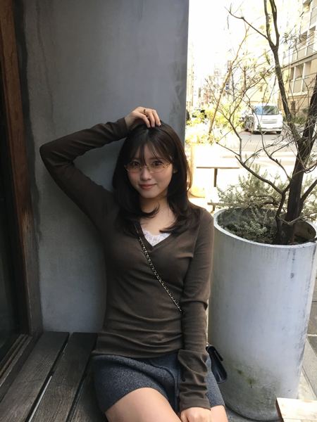 古田愛理、春っぽミニボトムの大人カジュアルコーデでファン魅了！